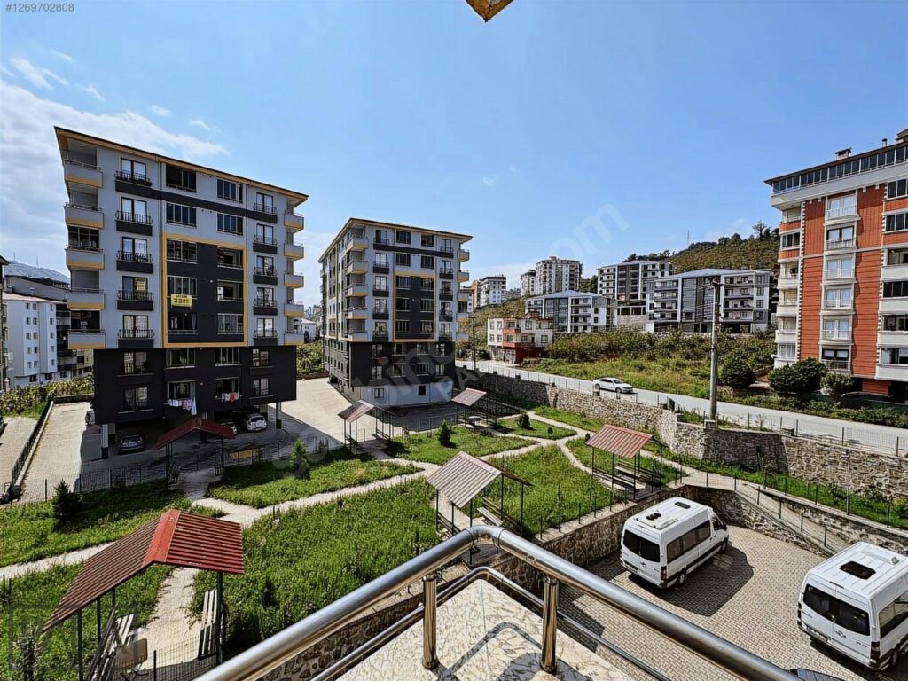 PALA GAYRİMENKULDEN ARAKLI MERKEZDE SİTE İÇİ 3+1 DAİRE