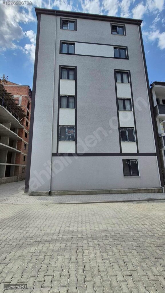 EMLAK61’DEN ARAKLI MERKEZ 3+1 SIFIR DAİRE