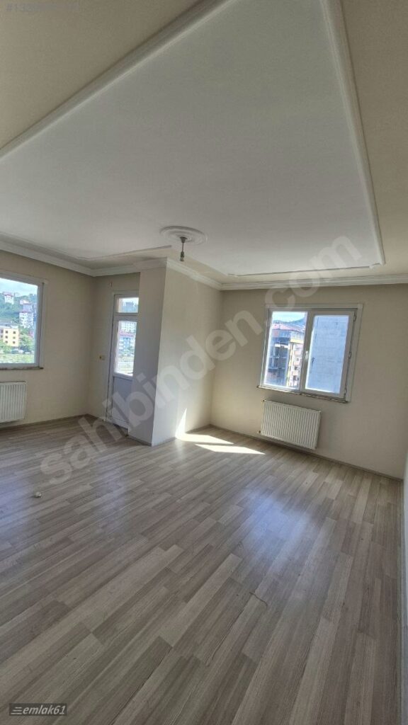 EMLAK61’DEN ARAKLI MERKEZDE TERTEMİZ 3+1 KİRALIK DAİRE