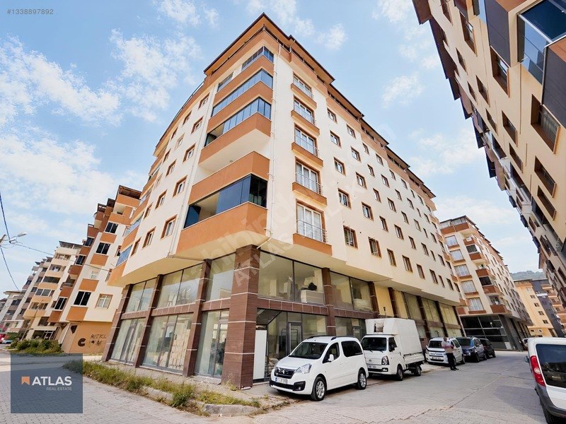 ARAKLI ÇARŞI MERKEZDE 3+1 GENİŞ, FERAH DAİRE HER YERE YAKIN