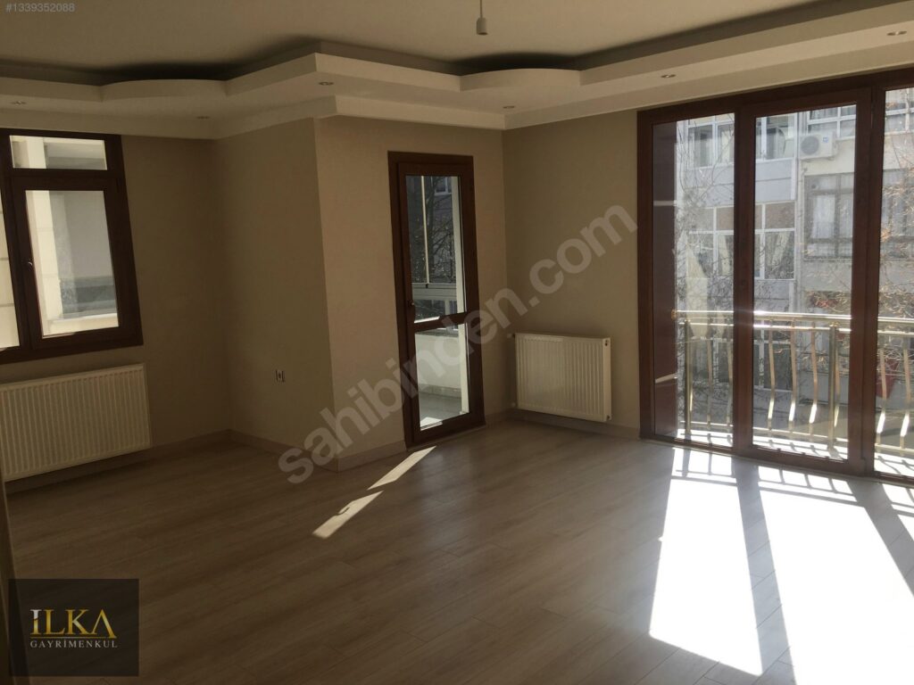 İLKA DAN ARA KAT GÜNEY CEPHE METROBÜSE 5 DAKİKA MESAFEDE