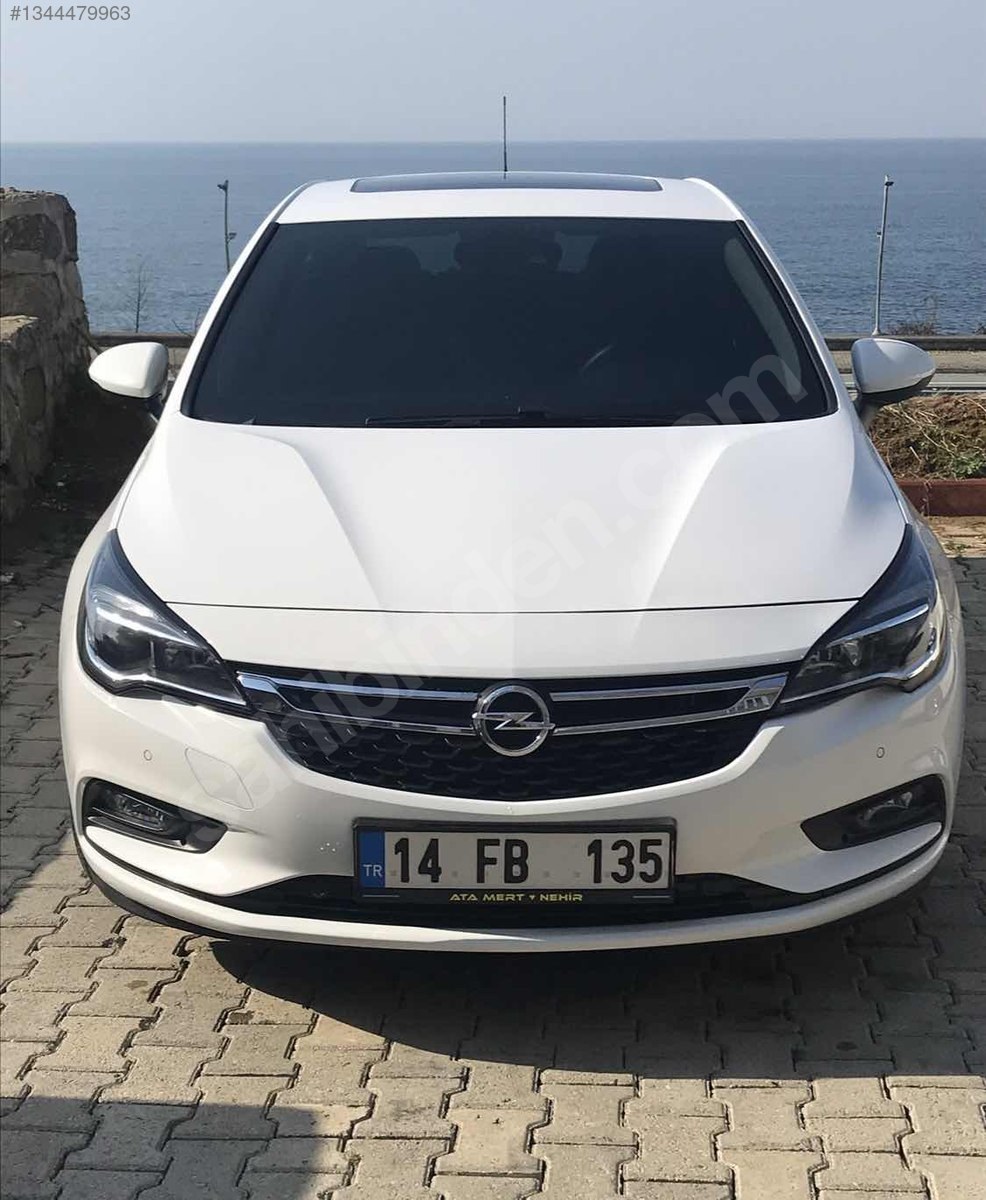 Düşük km Hatasız sanruflu 2018 çıkışli ful paket