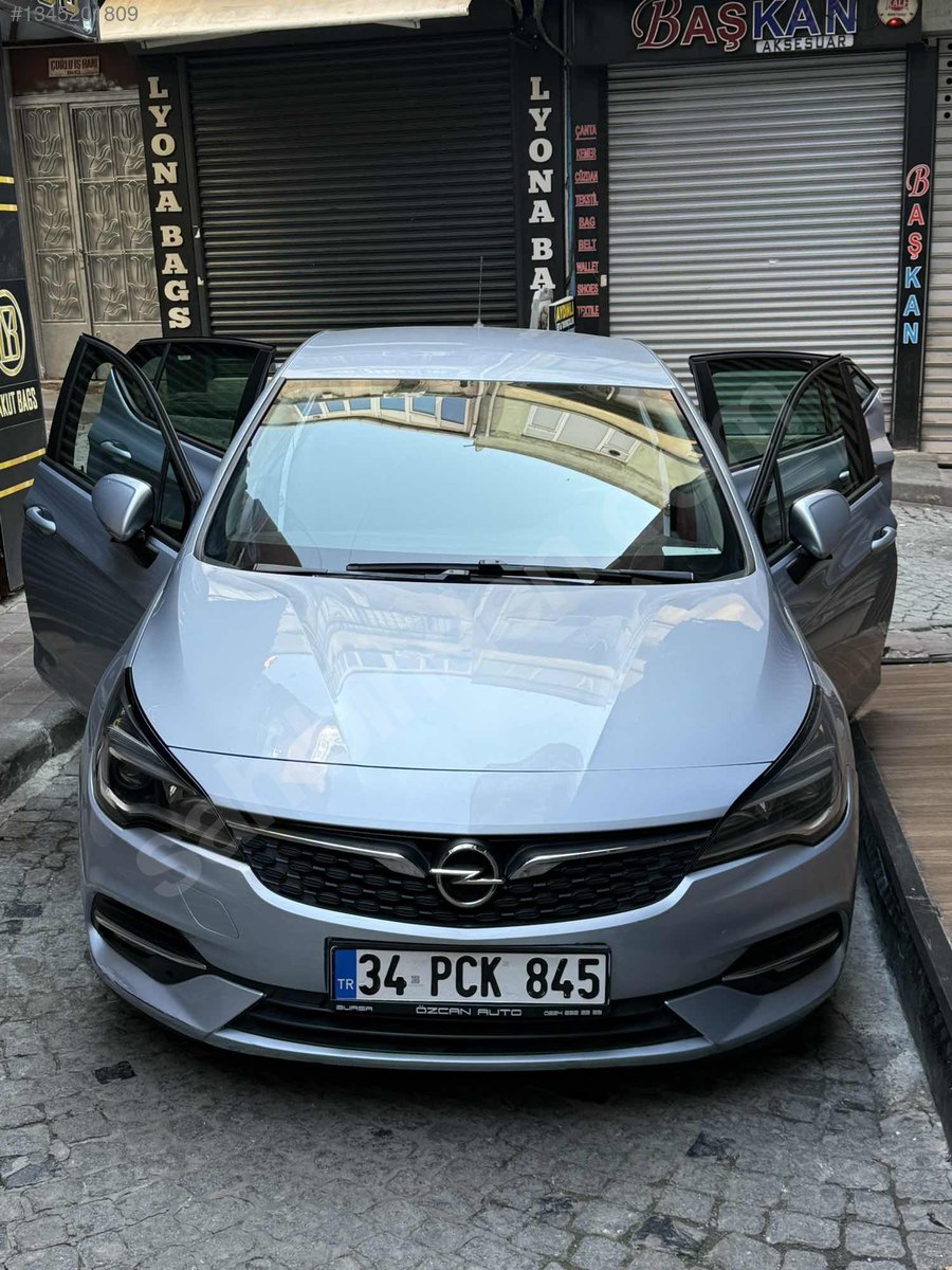 2020 model 1.5 dizel 100 bin de temiz araç